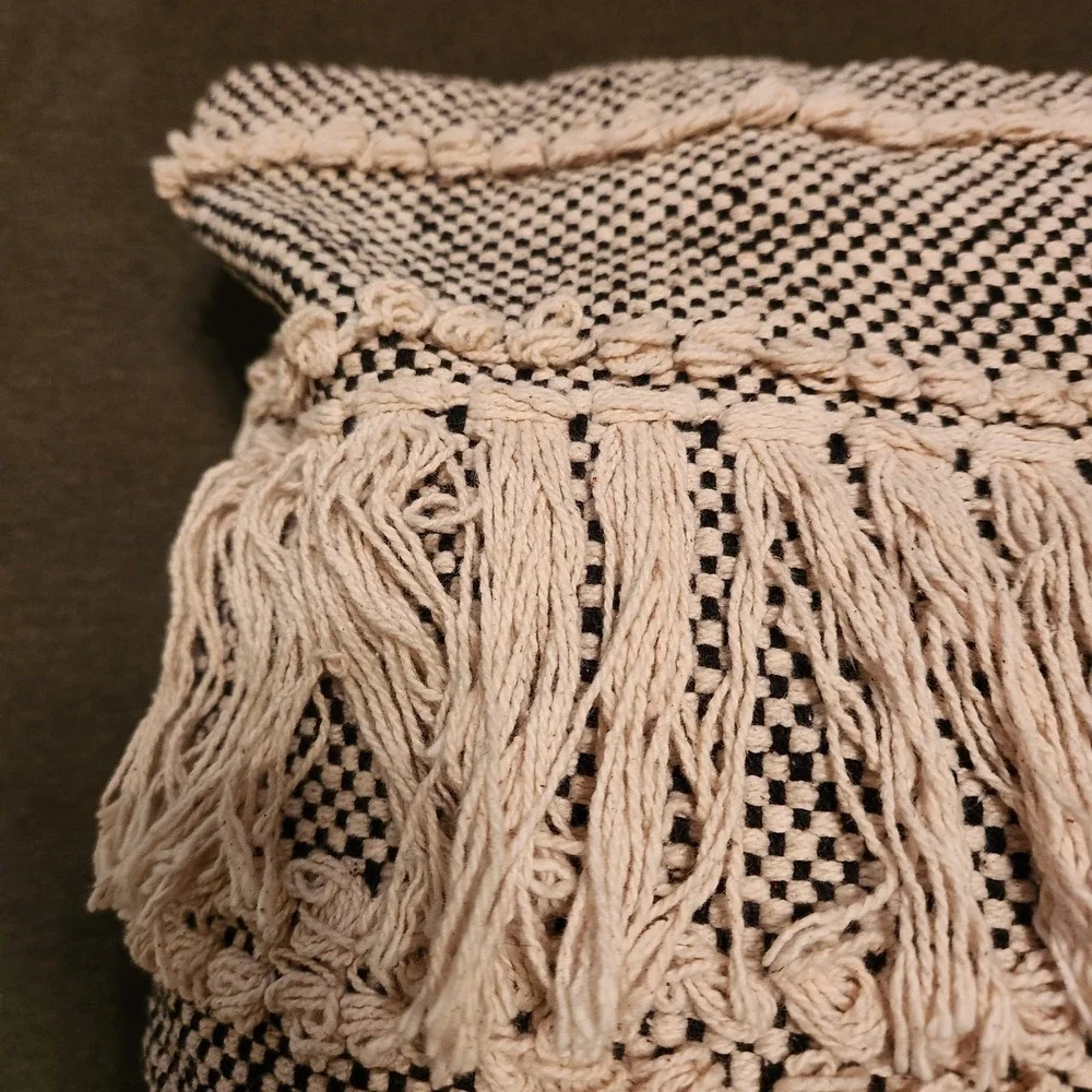 KIRKLANDS Throw Pillow 20 x 20 x 5 Boho Black Natural Chunky Knit Knotted Fringe
